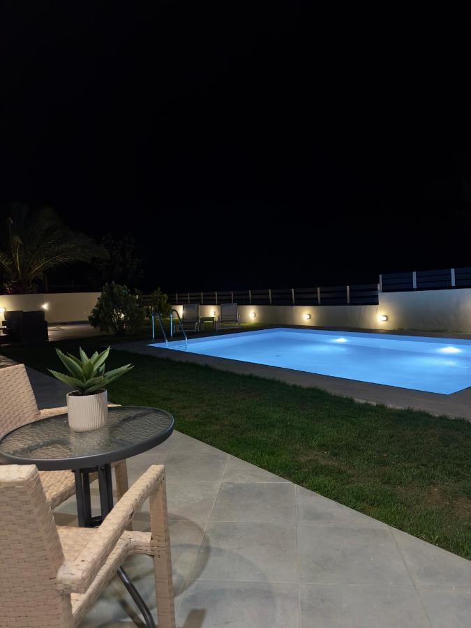 Villa Rose Ground Floor - Private Swimming Pool Garden *